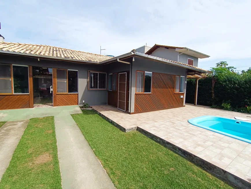 Foto 1 de Casa com 1 Quarto à venda, 110m² em Araçatuba, Imbituba