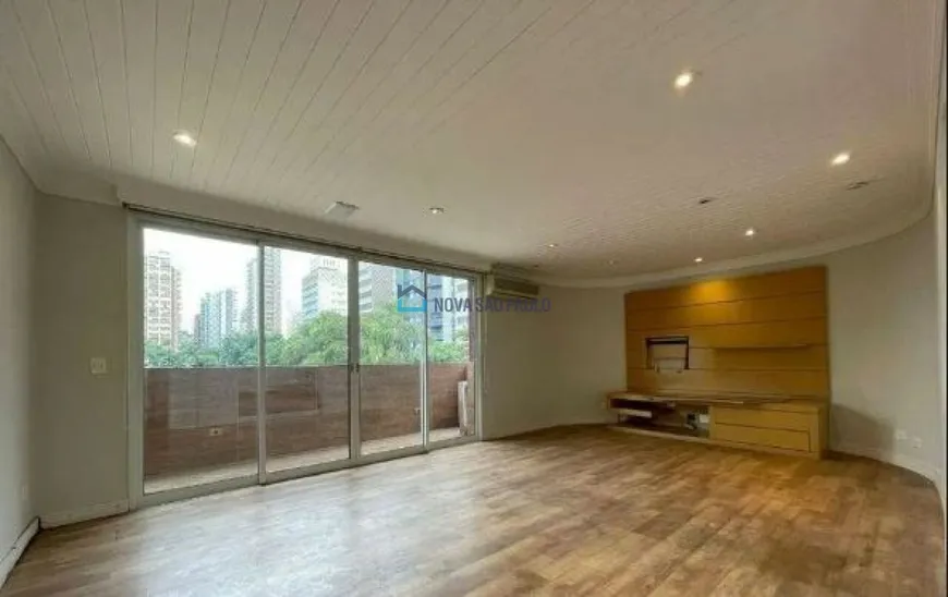 Foto 1 de Apartamento com 3 Quartos à venda, 200m² em Itaim Bibi, São Paulo