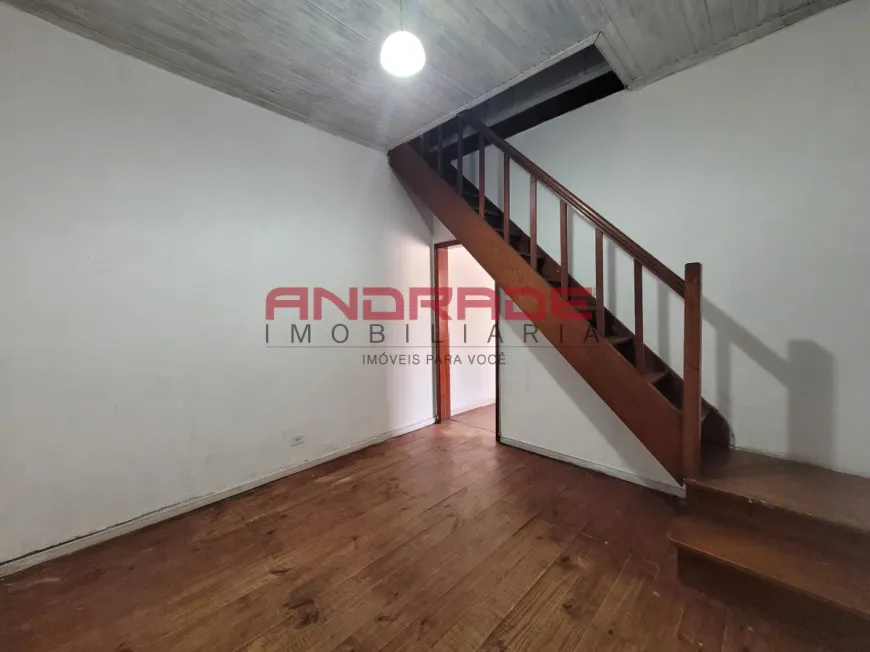 Foto 1 de Casa com 2 Quartos para alugar, 60m² em Rebouças, Curitiba