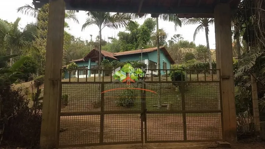 Foto 1 de Fazenda/Sítio com 3 Quartos à venda, 220m² em Zona Rural, Simão Pereira