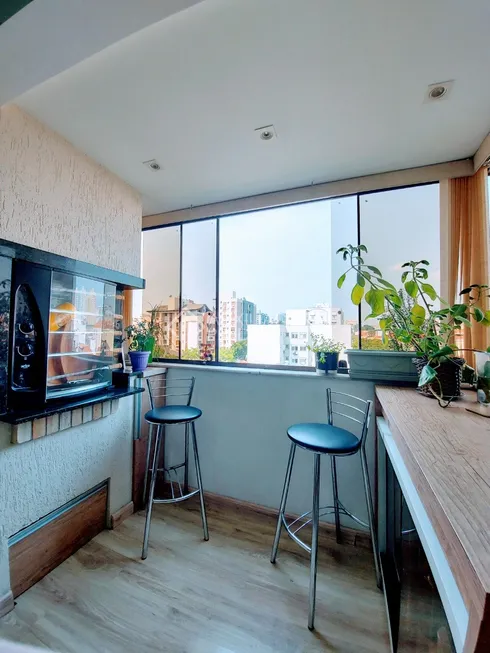 Foto 1 de Apartamento com 3 Quartos à venda, 80m² em Passo da Areia, Porto Alegre