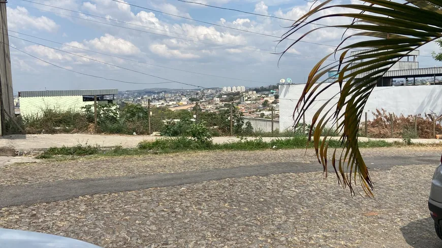 Foto 1 de Lote/Terreno à venda, 300m² em São Roque, Divinópolis