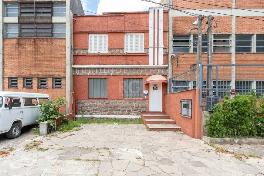 Foto 1 de Casa com 3 Quartos à venda, 231m² em Navegantes, Porto Alegre