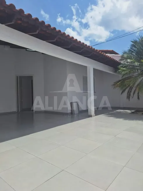 Foto 1 de Casa com 3 Quartos à venda, 136m² em Cidade Jardim, Uberlândia