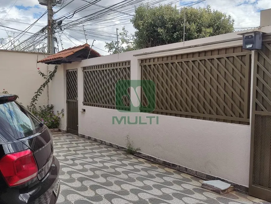 Foto 1 de Casa com 3 Quartos à venda, 191m² em Santa Mônica, Uberlândia