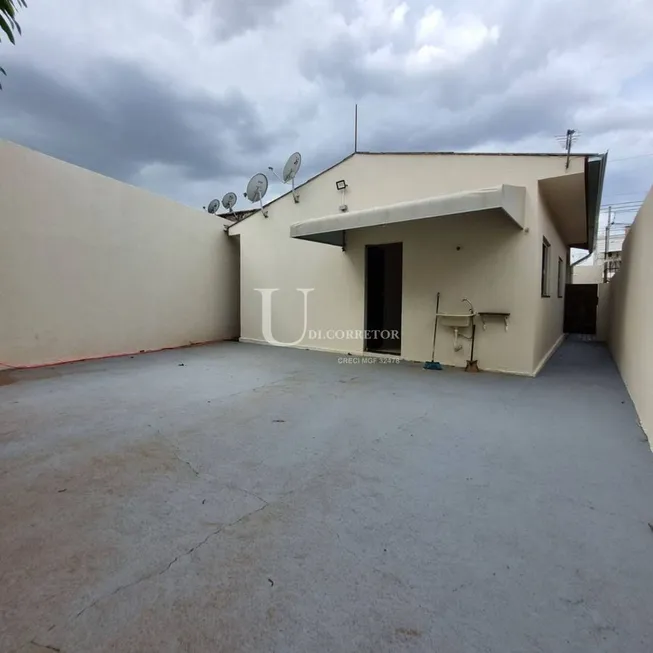 Foto 1 de Casa com 3 Quartos à venda, 80m² em Tubalina, Uberlândia