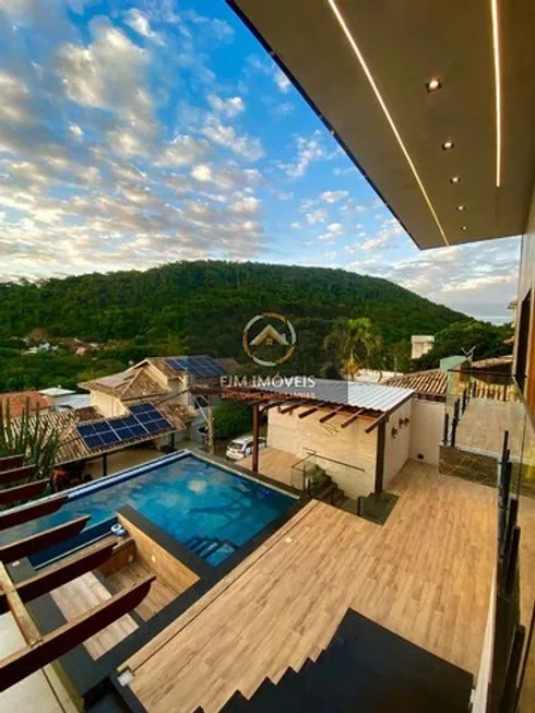 Foto 1 de Casa de Condomínio com 3 Quartos à venda, 350m² em Camboinhas, Niterói