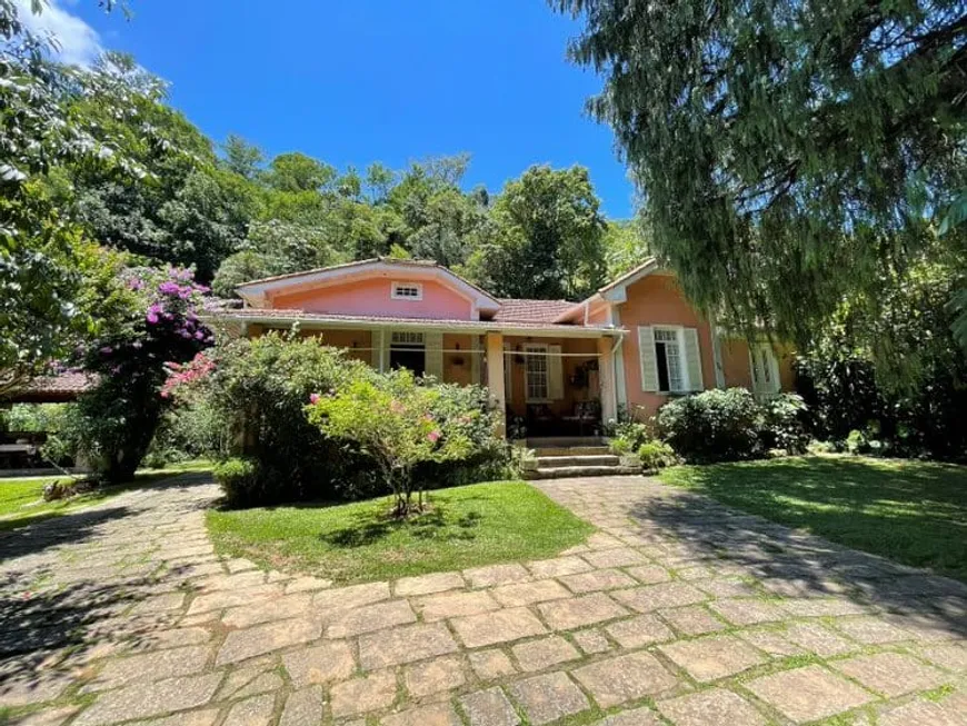 Foto 1 de Casa com 5 Quartos à venda, 249m² em Quarteirão Brasileiro, Petrópolis