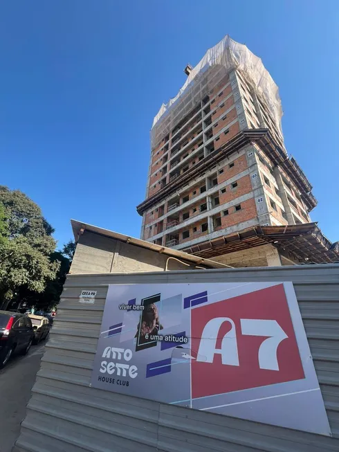 Foto 1 de Apartamento com 2 Quartos à venda, 72m² em Zona 07, Maringá