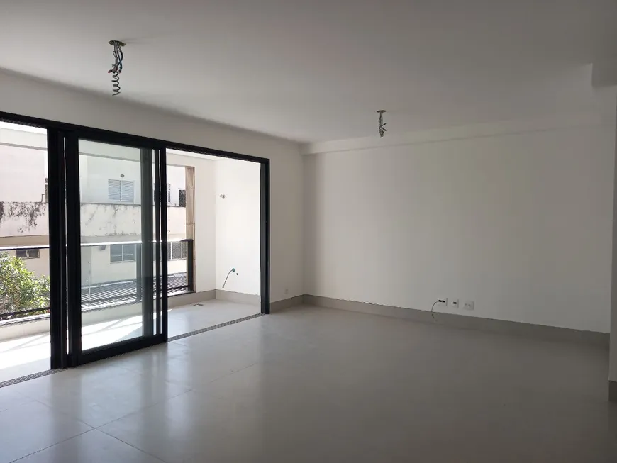 Foto 1 de Apartamento com 4 Quartos à venda, 142m² em Santo Antônio, Belo Horizonte