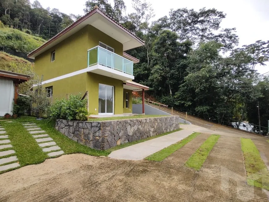 Foto 1 de Casa de Condomínio com 3 Quartos à venda, 122m² em Araras, Petrópolis