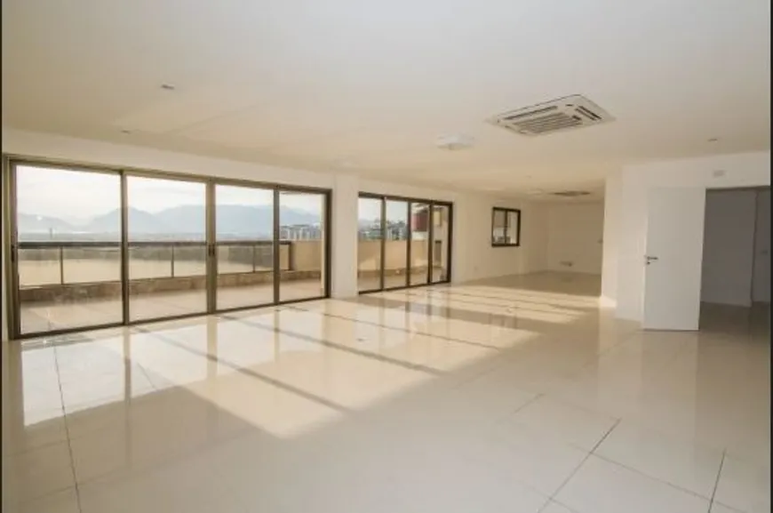 Foto 1 de Apartamento com 5 Quartos à venda, 410m² em Barra da Tijuca, Rio de Janeiro