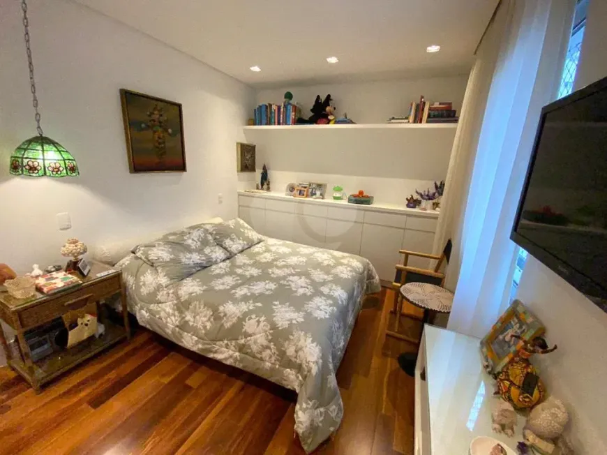 Foto 1 de Apartamento com 4 Quartos à venda, 220m² em Higienópolis, São Paulo