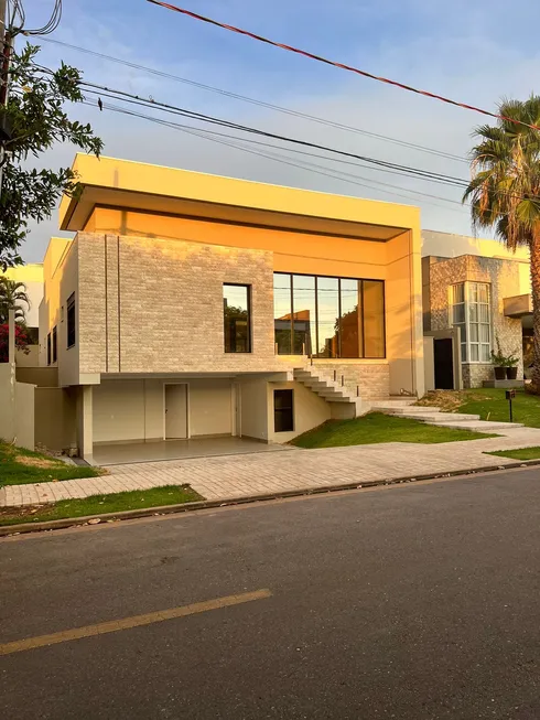 Foto 1 de Casa de Condomínio com 5 Quartos à venda, 309m² em Jardim Itália, Cuiabá