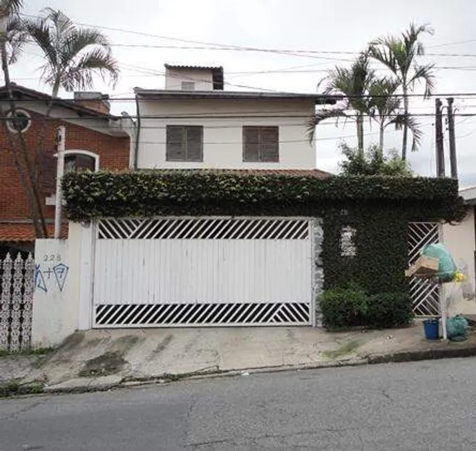 Foto 1 de Sobrado com 3 Quartos à venda, 239m² em Vila Cecilia Maria, Santo André