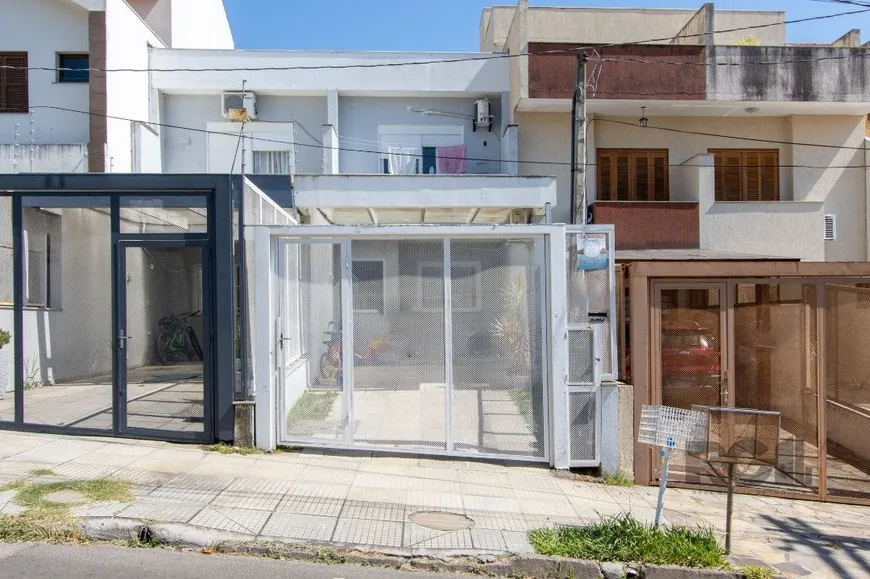 Foto 1 de Casa com 2 Quartos à venda, 119m² em Guarujá, Porto Alegre