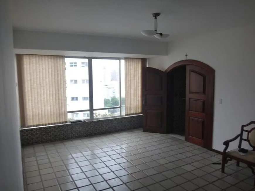 Foto 1 de Apartamento com 4 Quartos à venda, 200m² em Barra, Salvador
