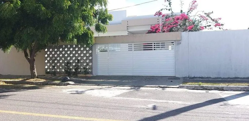 Foto 1 de Casa com 3 Quartos à venda, 195m² em Aruana, Aracaju