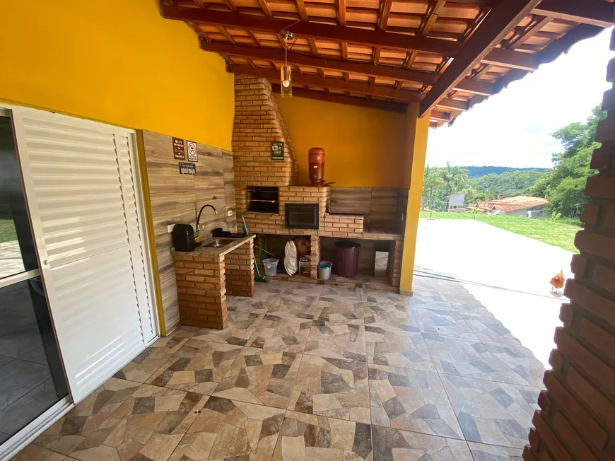 Foto 1 de Fazenda/Sítio com 3 Quartos à venda, 8000m² em Zona Rural, Mairinque