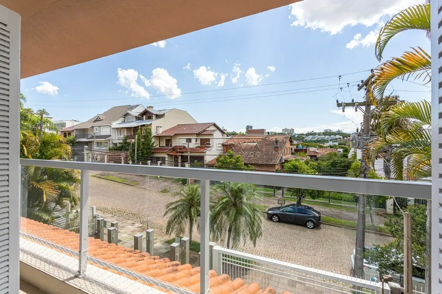 Foto 1 de Casa com 3 Quartos à venda, 262m² em Chácara das Pedras, Porto Alegre