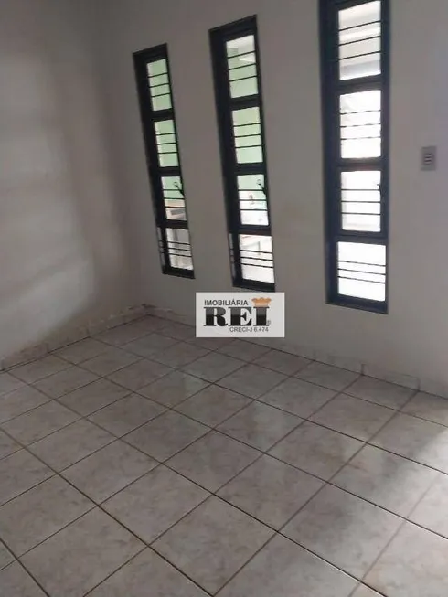 Foto 1 de Casa com 4 Quartos para alugar, 100m² em Setor Central, Rio Verde