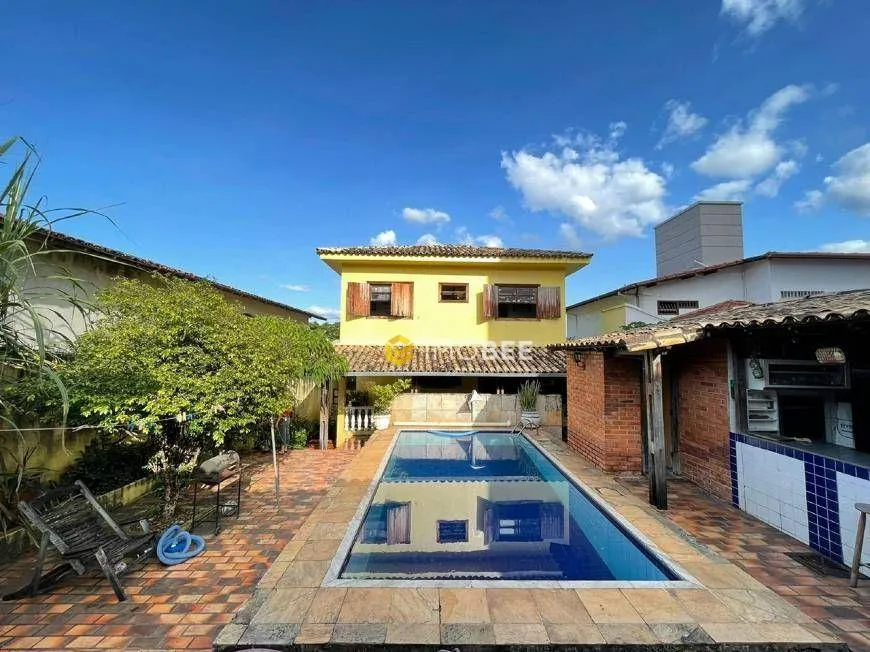 Foto 1 de Casa com 4 Quartos à venda, 131m² em Santa Amélia, Belo Horizonte