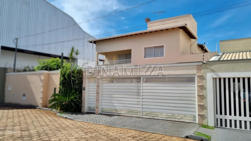 Foto 1 de Casa de Condomínio com 4 Quartos à venda, 275m² em Santos Dumont, Uberaba