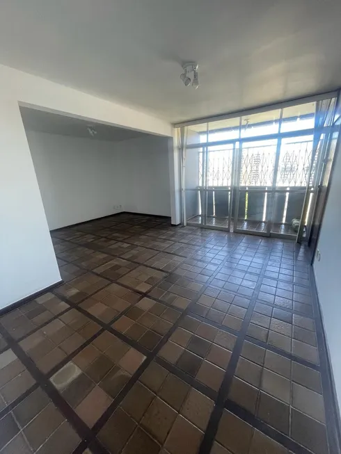 Foto 1 de Apartamento com 4 Quartos à venda, 106m² em Candeal, Salvador