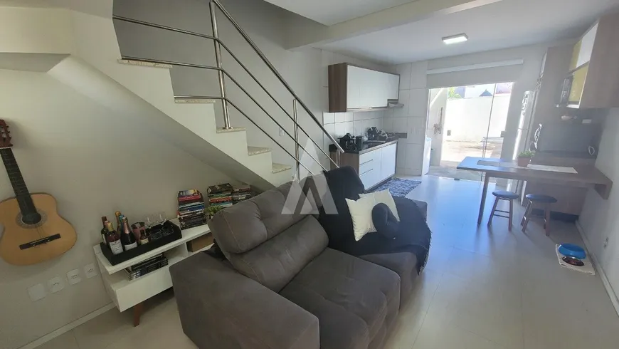 Foto 1 de Casa com 2 Quartos à venda, 77m² em Floresta, Joinville