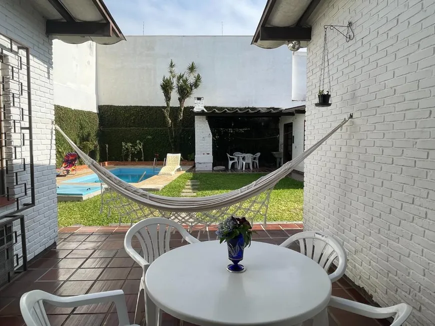 Foto 1 de Casa com 4 Quartos para alugar, 327m² em Chácara das Pedras, Porto Alegre