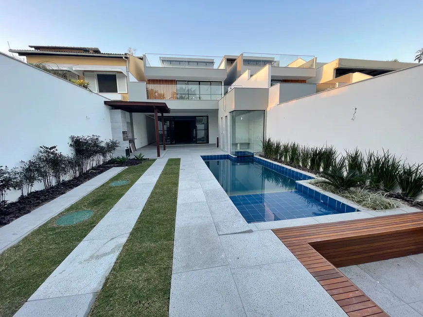 Foto 1 de Casa de Condomínio com 5 Quartos à venda, 435m² em Barra da Tijuca, Rio de Janeiro