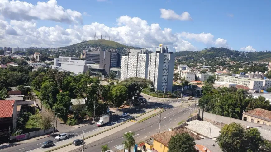 Foto 1 de Apartamento com 3 Quartos à venda, 71m² em Teresópolis, Porto Alegre