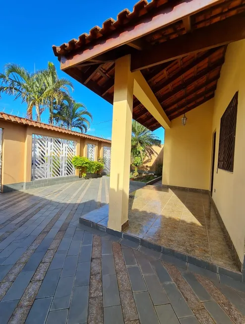 Foto 1 de Casa com 4 Quartos à venda, 354m² em Balneario Florida, Praia Grande