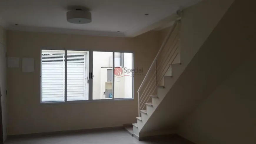 Foto 1 de Sobrado com 3 Quartos para alugar, 250m² em Vila Carrão, São Paulo