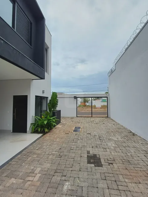 Foto 1 de Casa de Condomínio com 1 Quarto à venda, 82m² em Jardim Karaíba, Uberlândia
