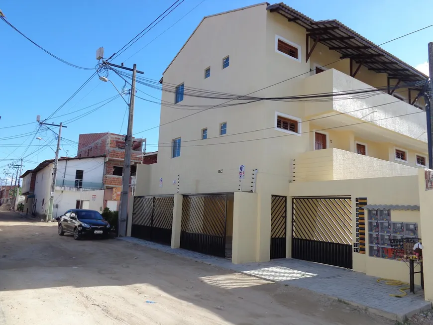 Foto 1 de Apartamento com 2 Quartos para alugar, 45m² em Itaperi, Fortaleza