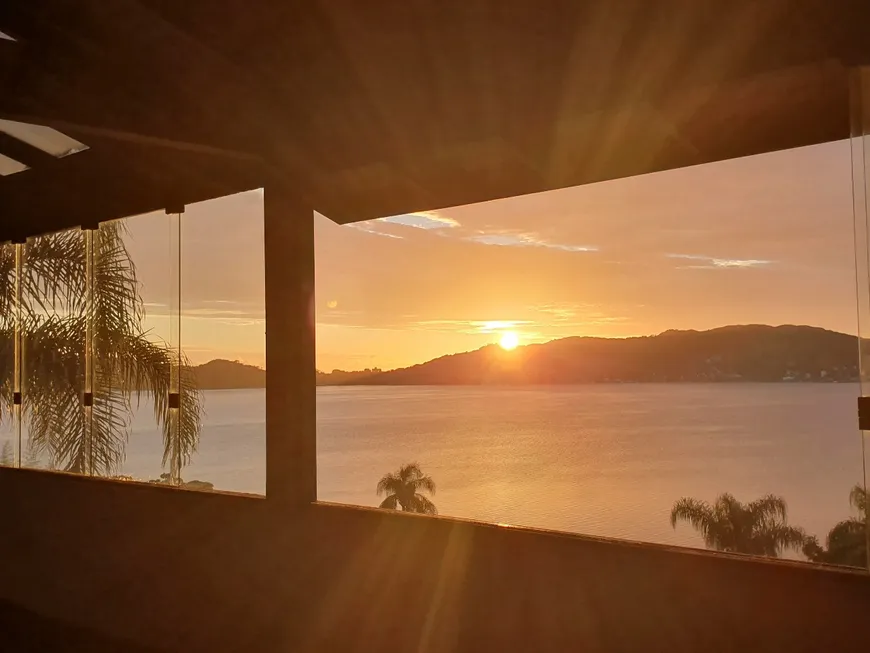 Foto 1 de Casa com 3 Quartos à venda, 250m² em Canto dos Araçás, Florianópolis