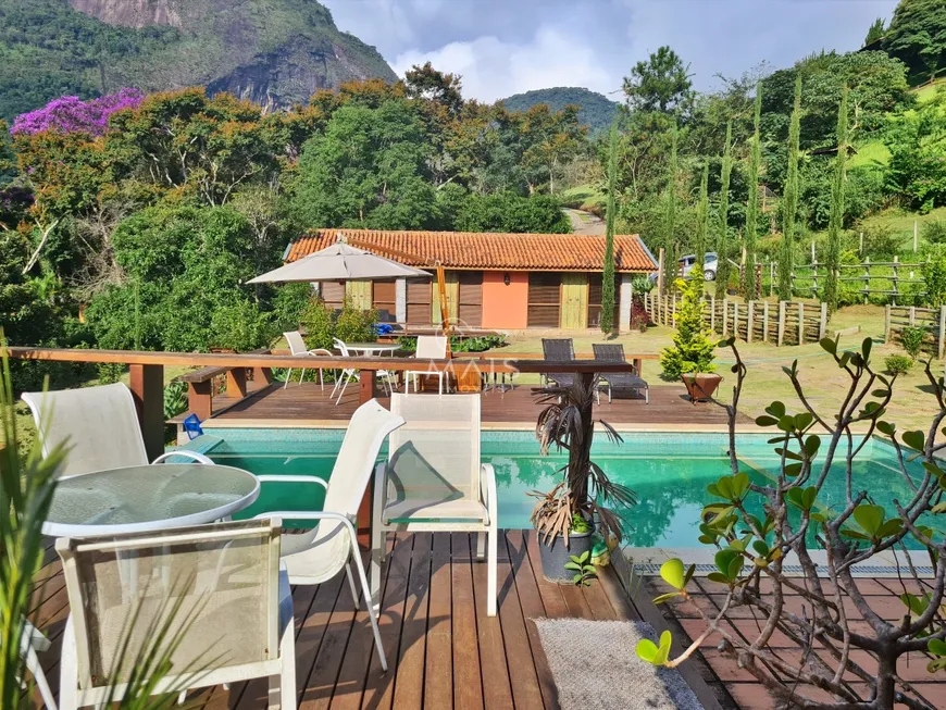 Foto 1 de Casa com 3 Quartos para alugar, 350m² em Itaipava, Petrópolis