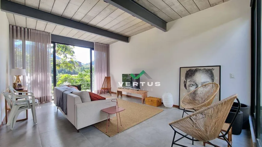 Foto 1 de Casa de Condomínio com 3 Quartos à venda, 300m² em Vargem Grande, Teresópolis