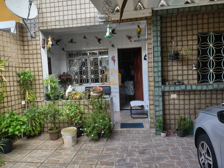 Foto 1 de Casa com 3 Quartos à venda, 105m² em Marapé, Santos