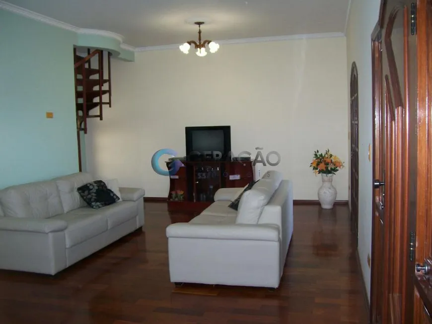 Foto 1 de Sobrado com 3 Quartos à venda, 253m² em Vera Cruz, Caçapava