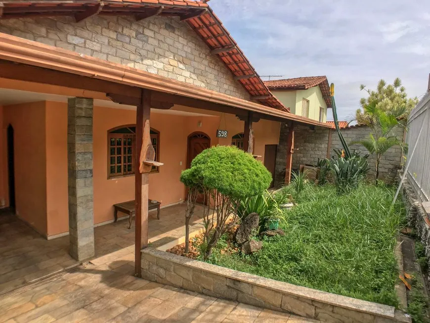 Foto 1 de Casa com 3 Quartos à venda, 232m² em Jardim Riacho das Pedras, Contagem