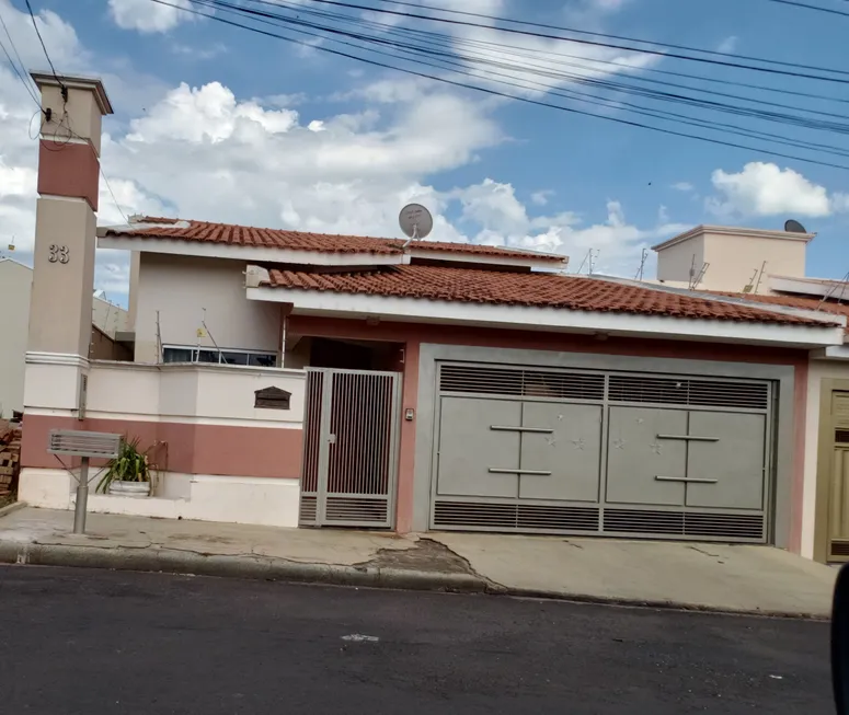 Foto 1 de Casa com 3 Quartos à venda, 210m² em Centro, Bastos
