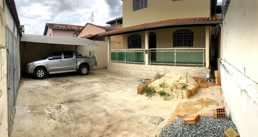 Foto 1 de Casa com 2 Quartos à venda, 220m² em Oitis, Contagem