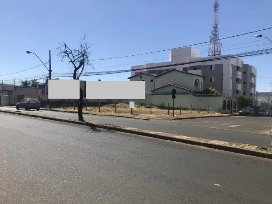 Foto 1 de Lote/Terreno à venda, 504m² em Brasil, Uberlândia