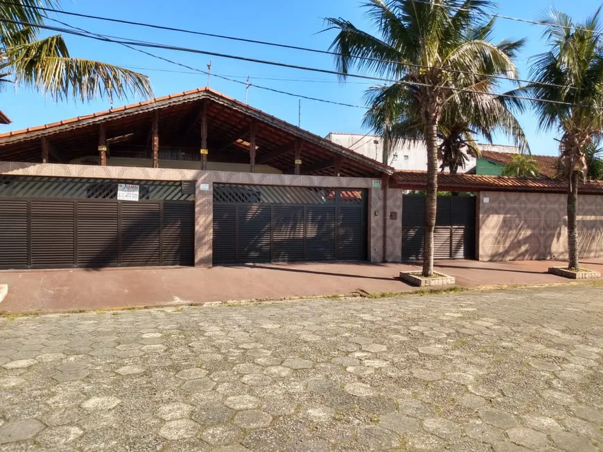 Foto 1 de Casa com 5 Quartos para venda ou aluguel, 506m² em Maracanã, Praia Grande