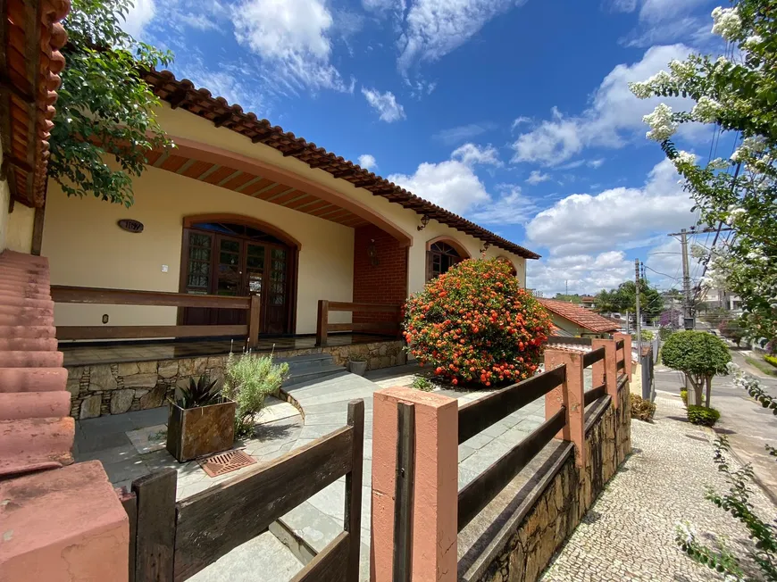 Foto 1 de Casa com 4 Quartos à venda, 248m² em Bom Clima, Juiz de Fora