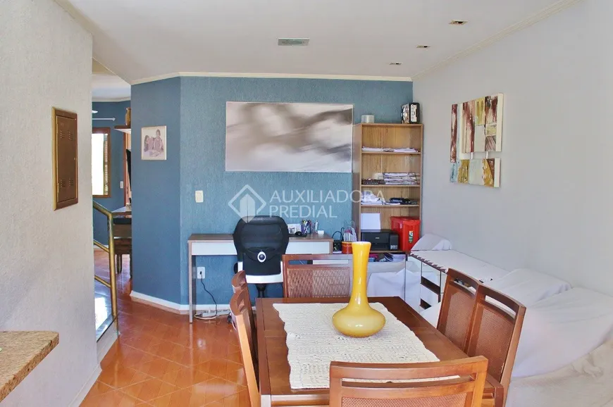 Foto 1 de Casa com 3 Quartos à venda, 209m² em Vila Nova, Porto Alegre