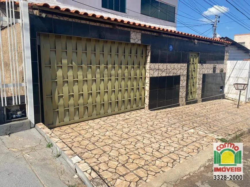 Foto 1 de Sobrado com 4 Quartos à venda, 220m² em Setor Central, Anápolis
