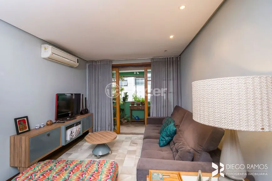 Foto 1 de Apartamento com 3 Quartos à venda, 86m² em Mont' Serrat, Porto Alegre